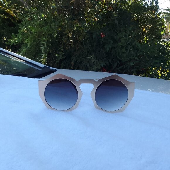 Bundle 2 luxury/vintage/high fashion/beautiful/quality sunglasses, brand new main image 8